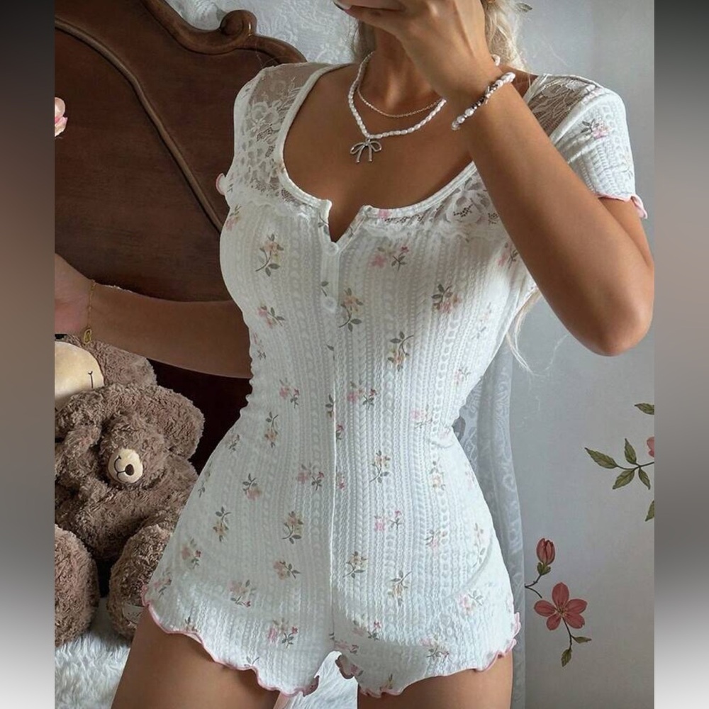 Floral romper lace knit soft white mini flower cute baby doll - Picture 2 of 6